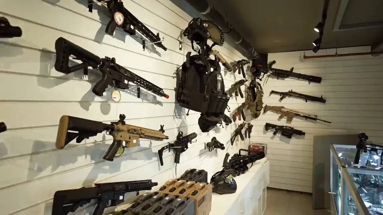Wall of replica airsoft equipment at Camden