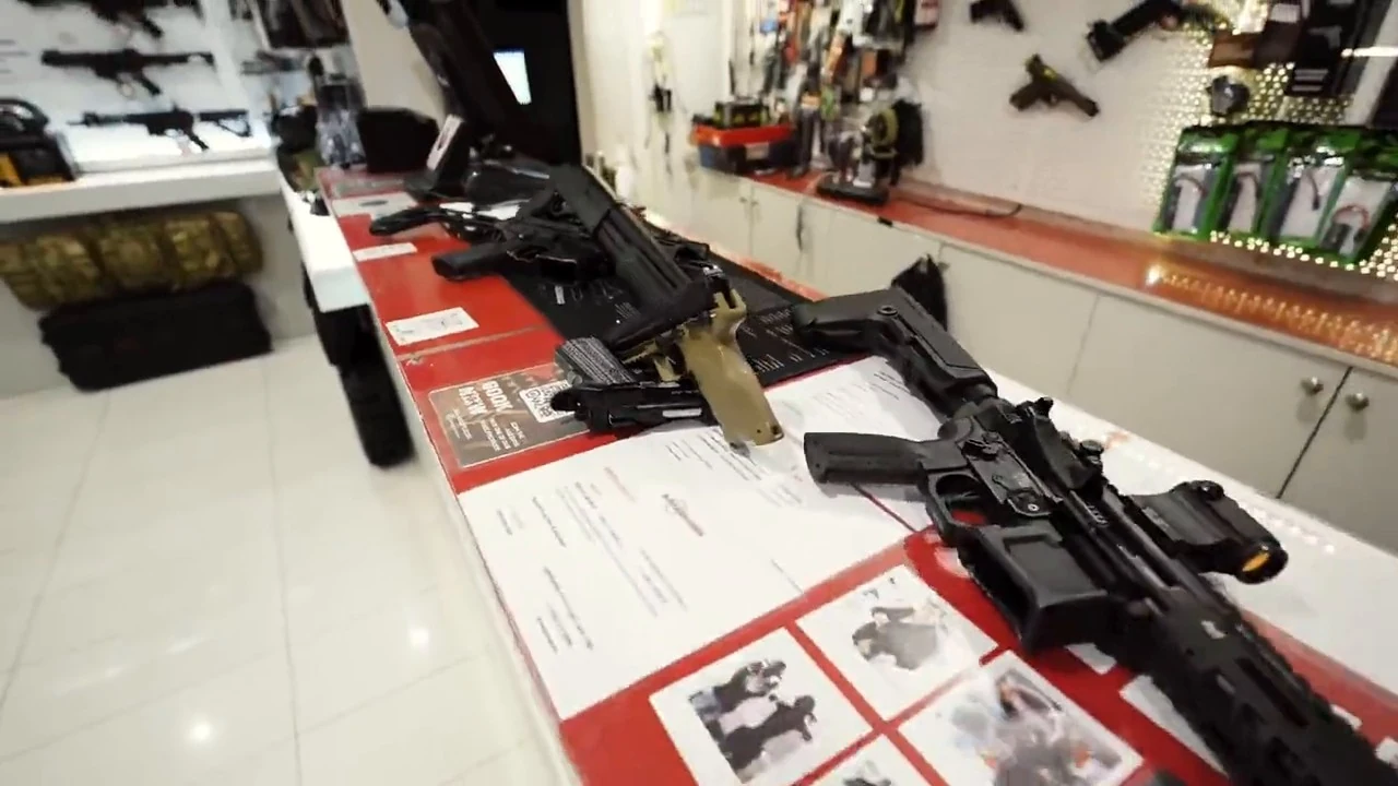 Airsoft replicas at the Camden display counter